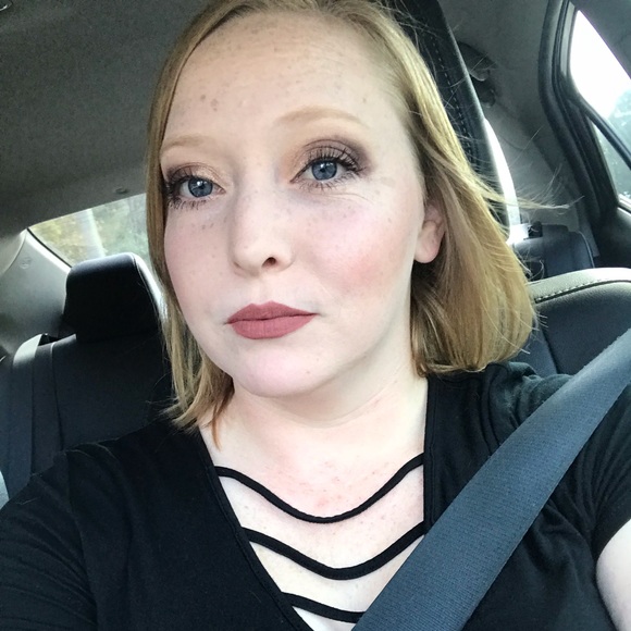 Meet your Posher, Megan - Picture 3 of 3